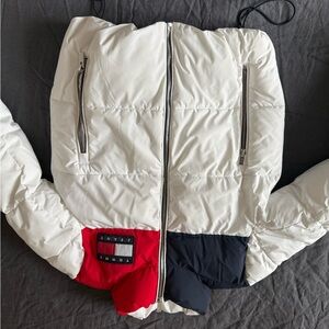 Tommy Hilfiger Men's Cream Puffer Jacket with Red and Black Accents